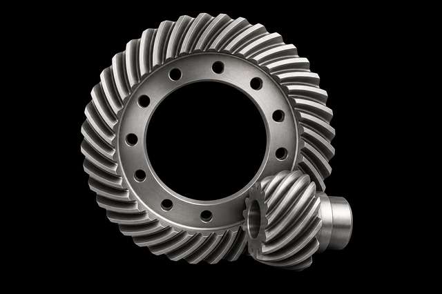 Hypoid ring gear and offset pinion